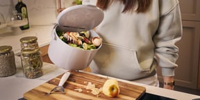 Proper disposal of organic waste - one hand handling of Organko Daily